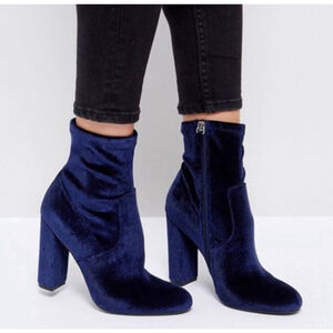 Steve Madden blue velvet editt ankle boots Sz 10